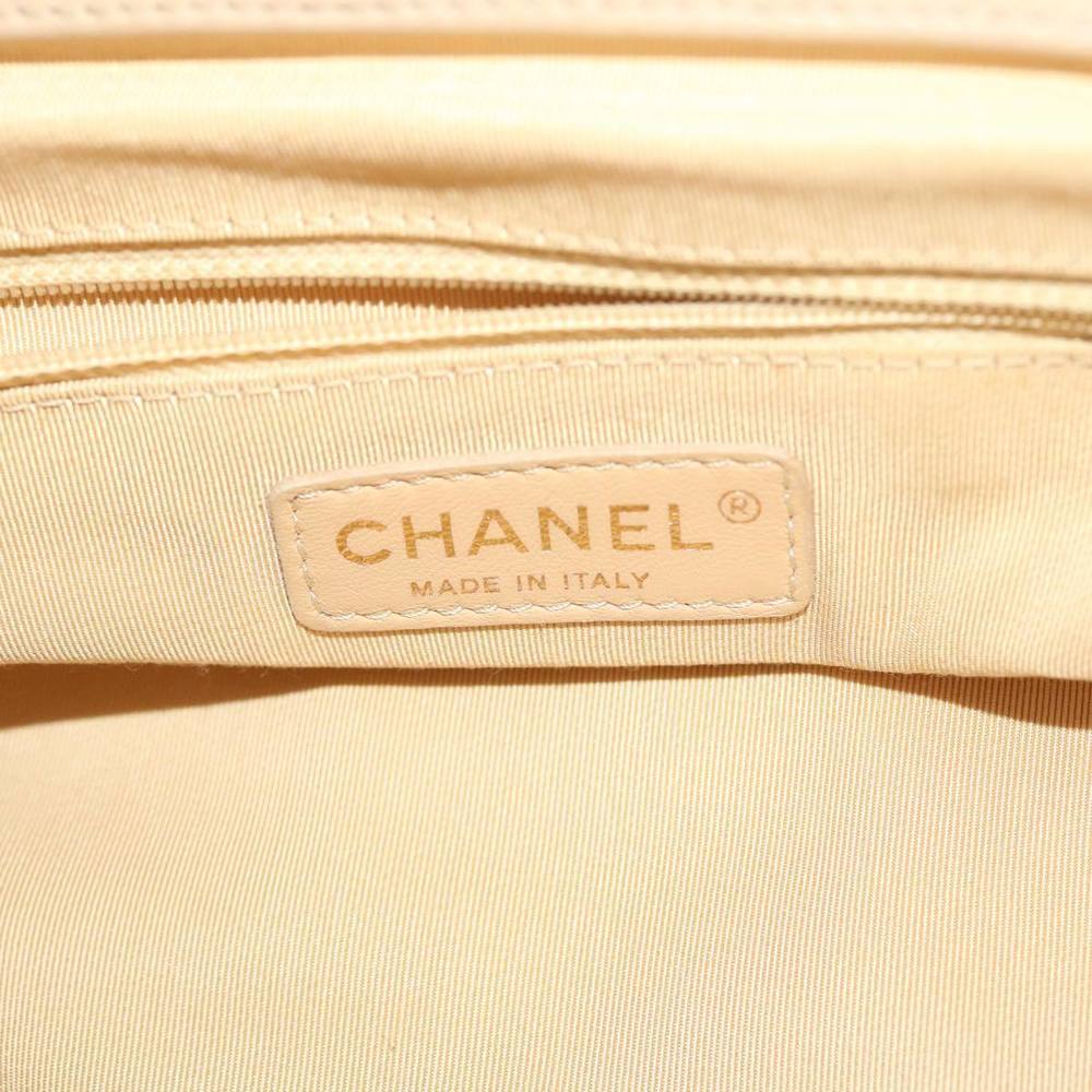CHANEL Handbag - Picture 8 of 16